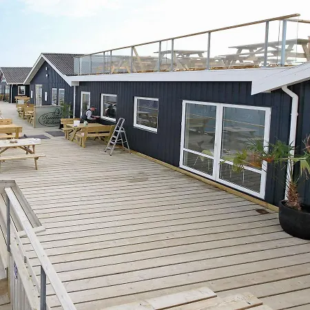Three-bedroom Holiday In 4 *