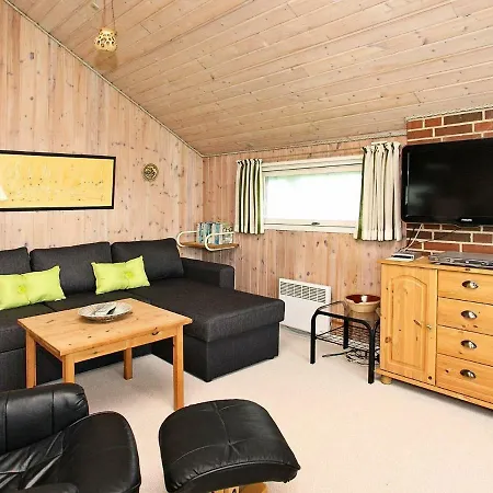 Three-bedroom Holiday In 4 *