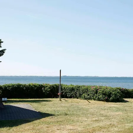Three-bedroom Holiday In 4 *